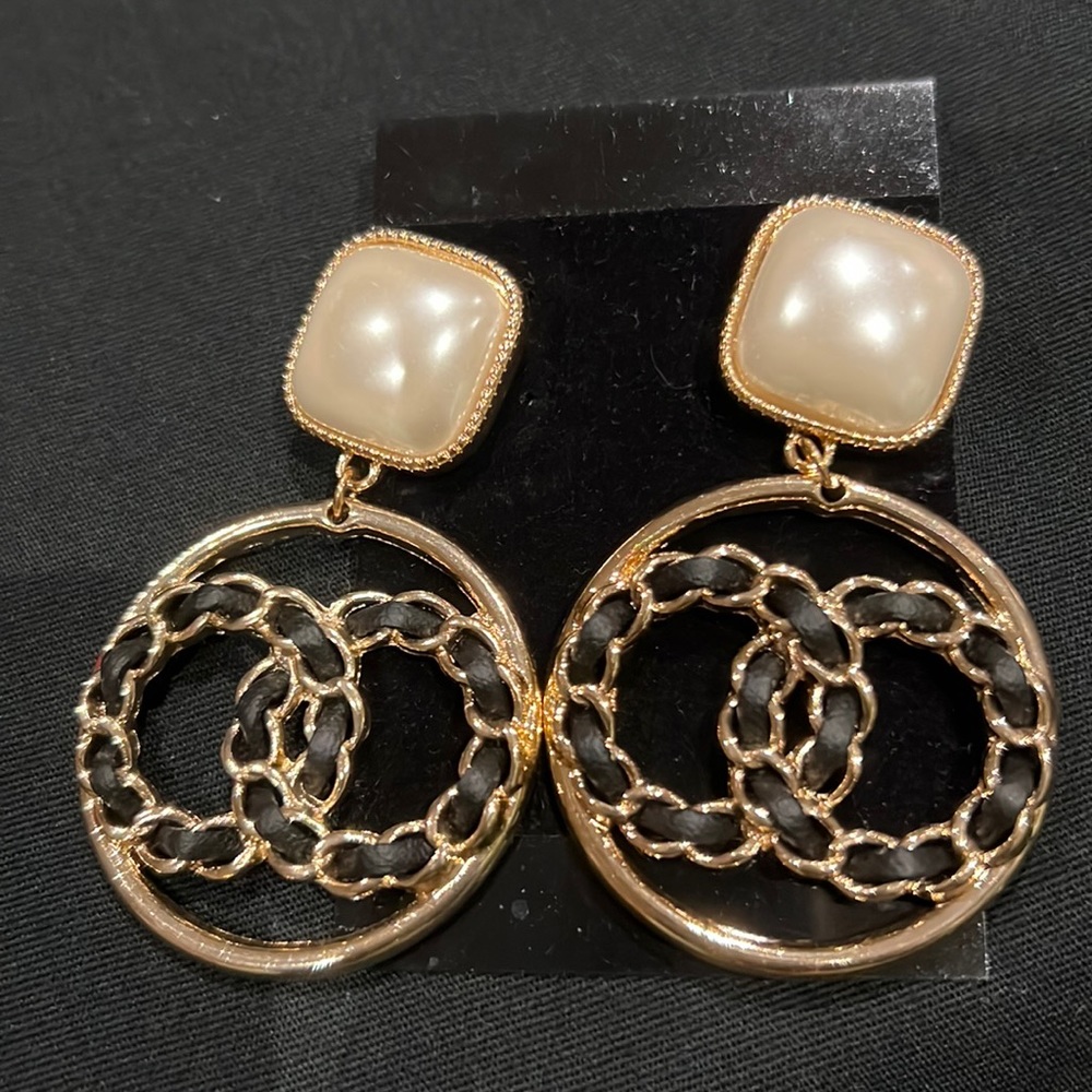 PEARL AND GOLD W/BLACK LEATHER INLAY
